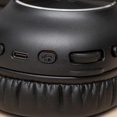 Comandi e pulsanti delle Logitech G PRO X 2 LIGHTSPEED sono ben distinguibili e facilmente accessibili