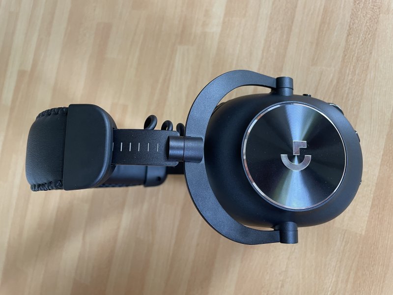 Logitech G PRO X 2 LIGHTSPEED, vista del meccanismo a scatto che regola l'altezza dei padiglioni