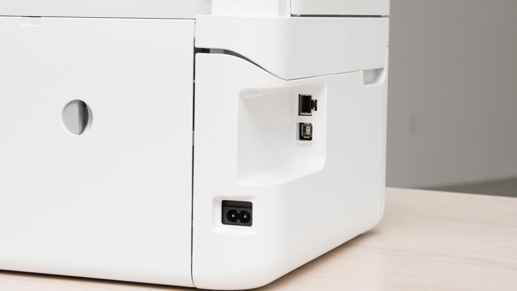 La Epson EcoTank ET-3850 si connette tramite Wi-Fi, USB o Ethernet e supporta Apple AirPrint e Mopria Print Service