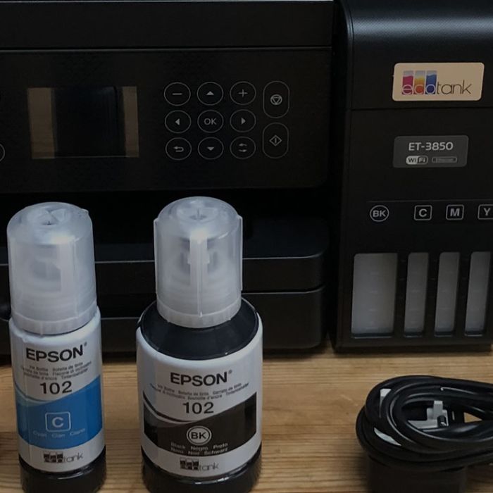 La Epson EcoTank ET-3850 è una stampante all-in-one a getto d'inchiostro con serbatoi ad altissima capacità.