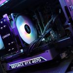 Lenovo Legion Tower 5i Gen 8 (Intel), si scorre il pannello di vetro per accedere ai componenti interni per eventuali aggiornamenti