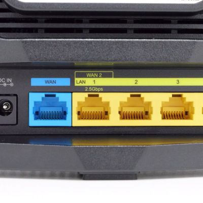 Il router Synology WRX560 offre una singola porta WAN/LAN da 2.5 GbE