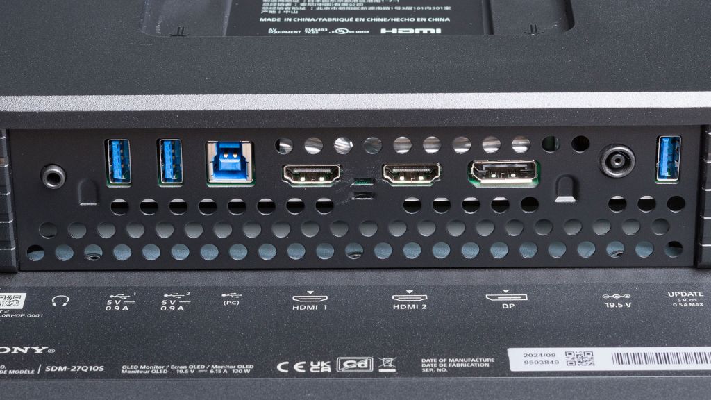 La connettività del Sony INZONE M10S offre due HDMI 2.1, una DisplayPort 2.1 e un hub USB-A