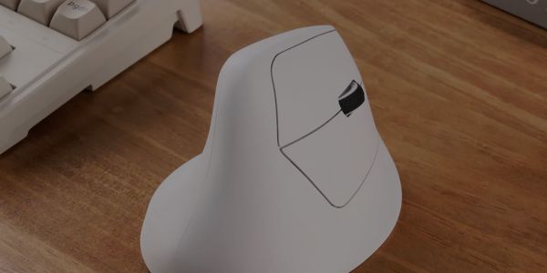 Il mouse ergonomico wireless M5 di Keychron ha una frequenza di polling di 8K per il massimo controllo in gioco