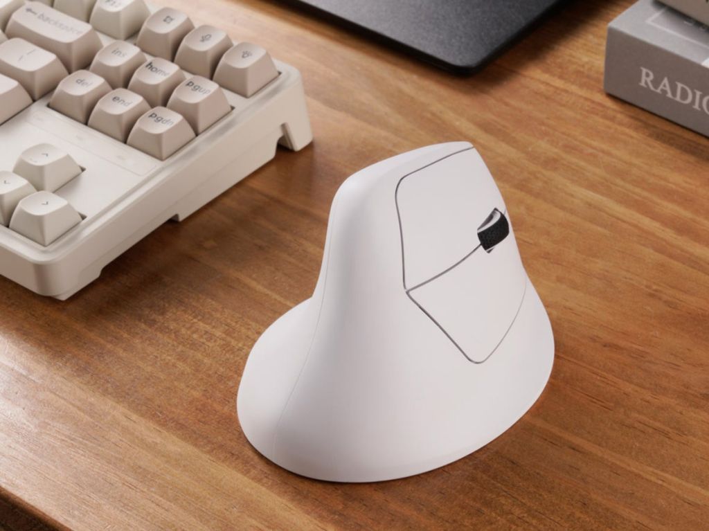 Il Keychron M5 è un mouse wireless M5 con ergonomia da workstation e componenti interni per i giocatori