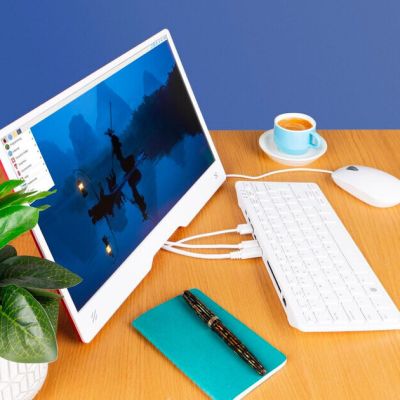Raspberry Pi 500 con schermo portatile da 15.6 pollici