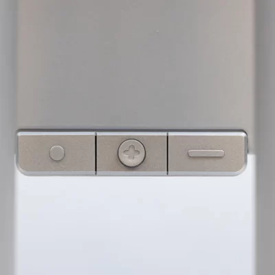 Il monitor Asus ProArt PA32UCDM include un joystick, un pulsante di accensione e un tasto di ritorno